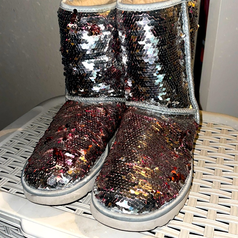 Ugg boots silver/Pink color shifting